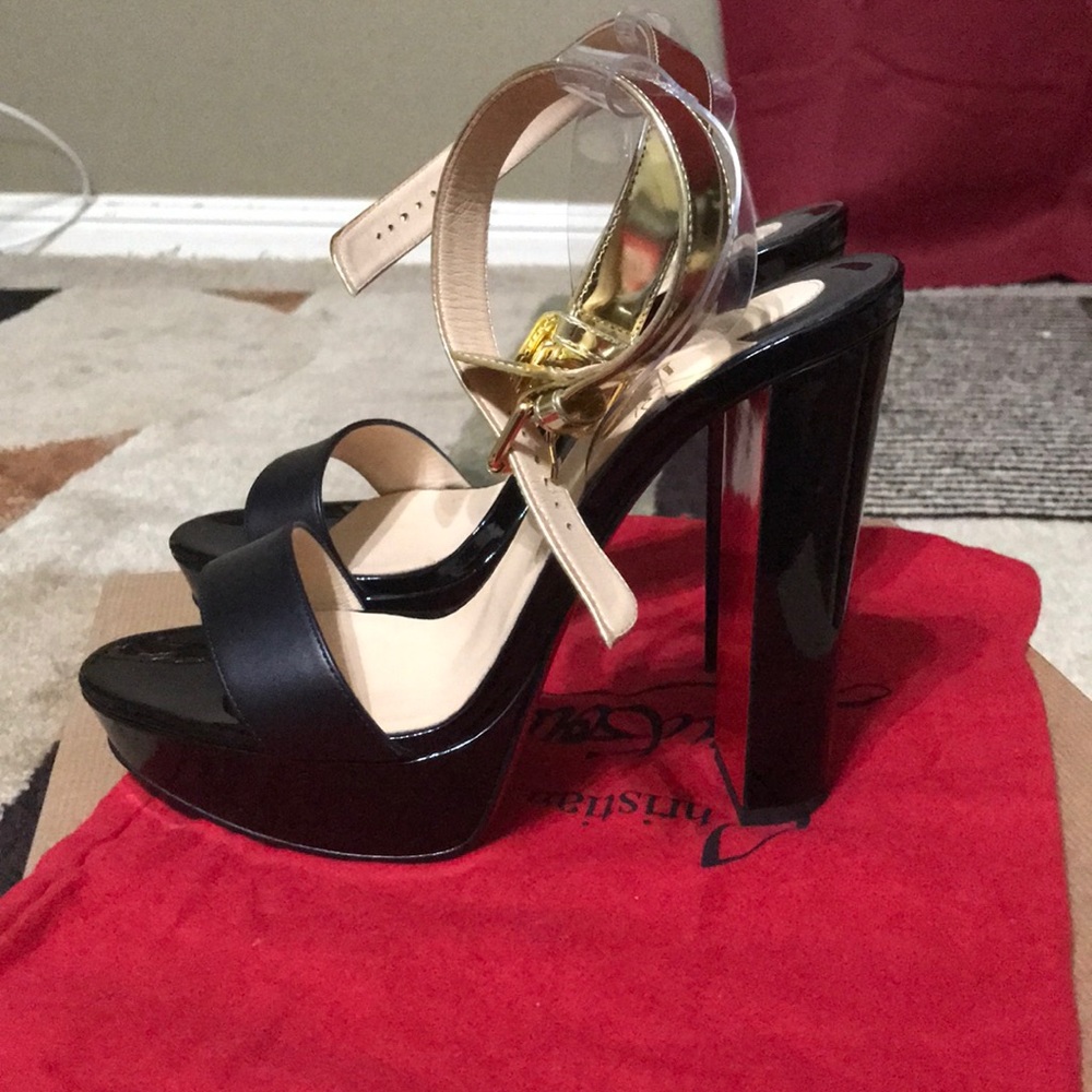 😍 cherrysandal black- gold strap Louboutin!!!